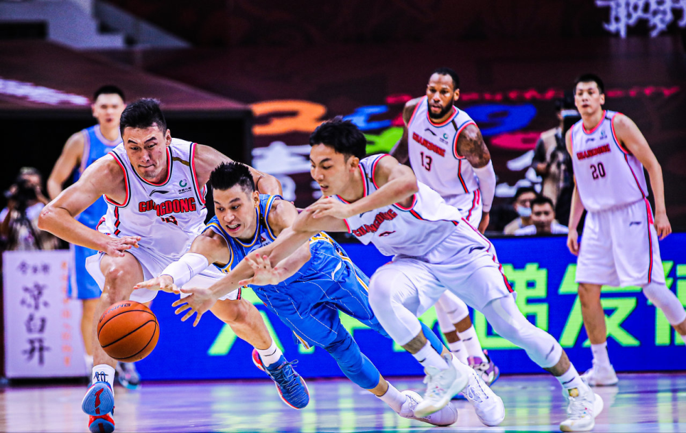 集结日莱比锡调整名单以备CBA常规赛，外线爆发环节打磨，悬念犹存，训练强度明显提升